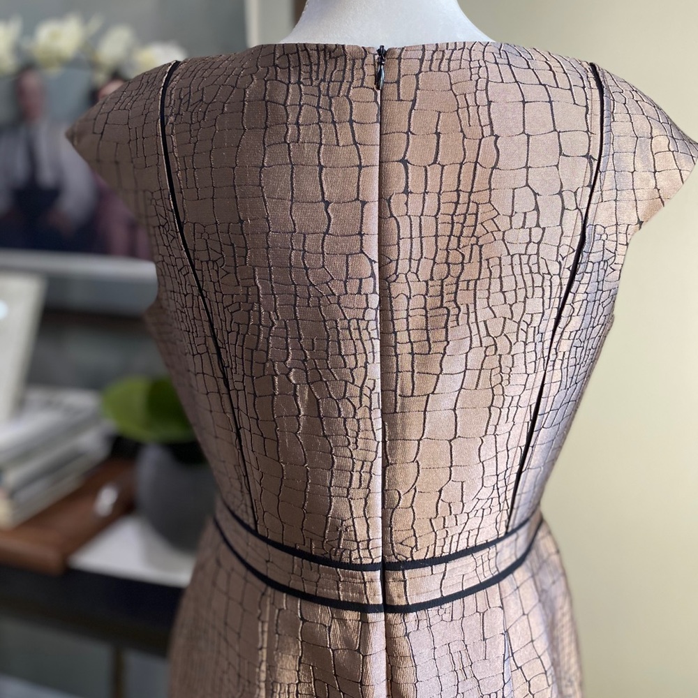 David Meister Bronze Embossed Sheath Dress 8 - Picture 7 of 11